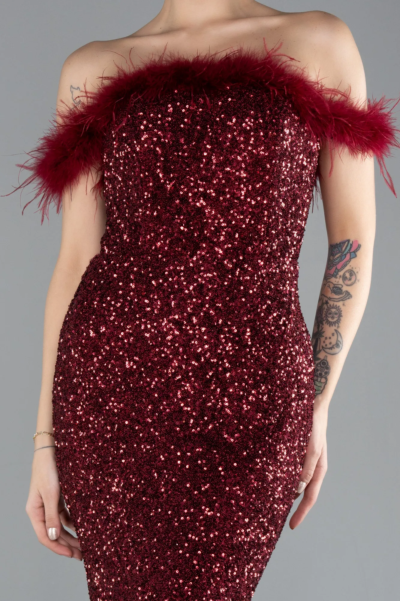 Burgundy-Feathered Boat Neck Sequined Long Mermaid Prom Dress ABU4513