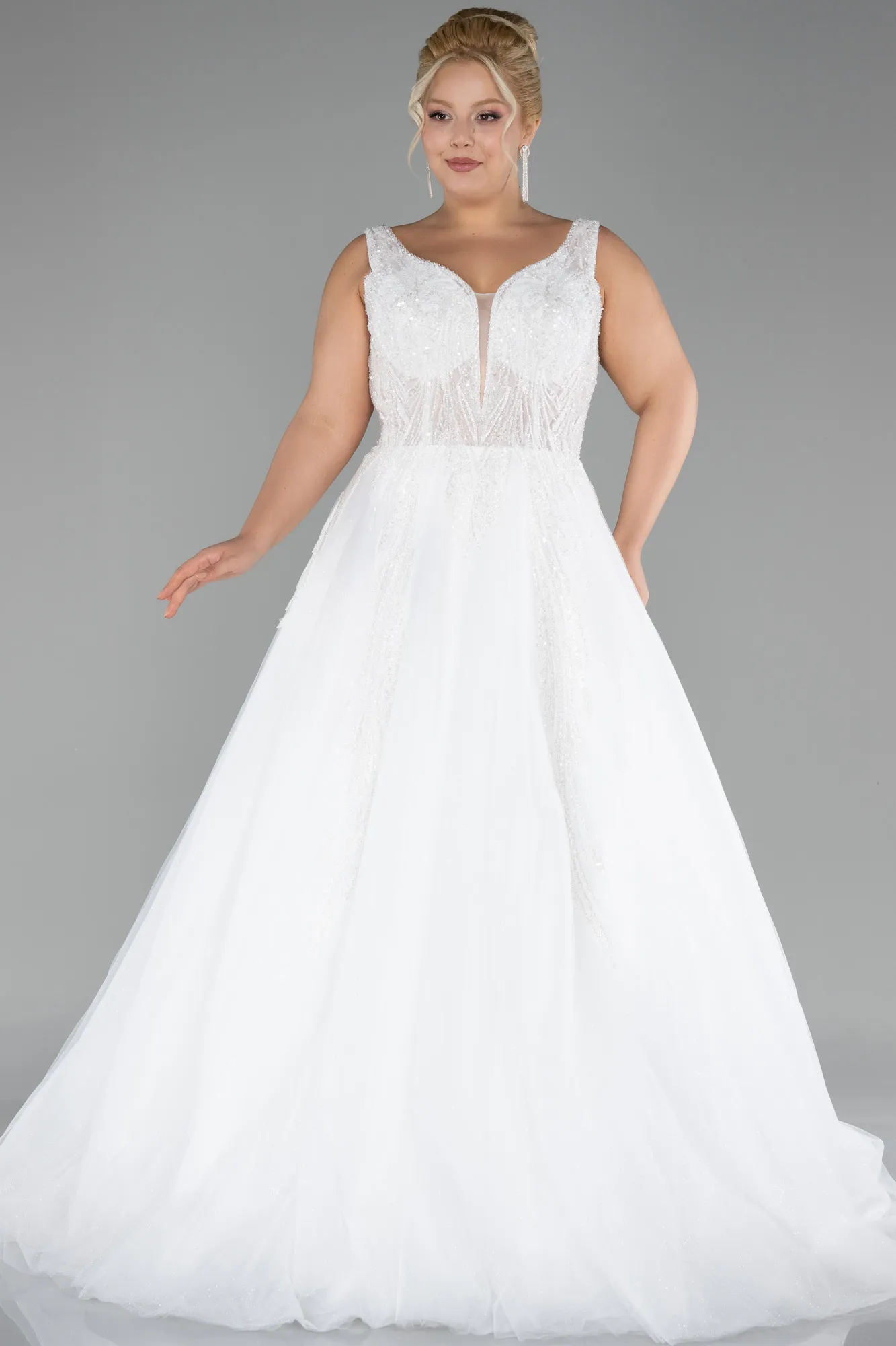 Ecru-Sleeveless Embroidered Long Plus Size Wedding Dress ABG017